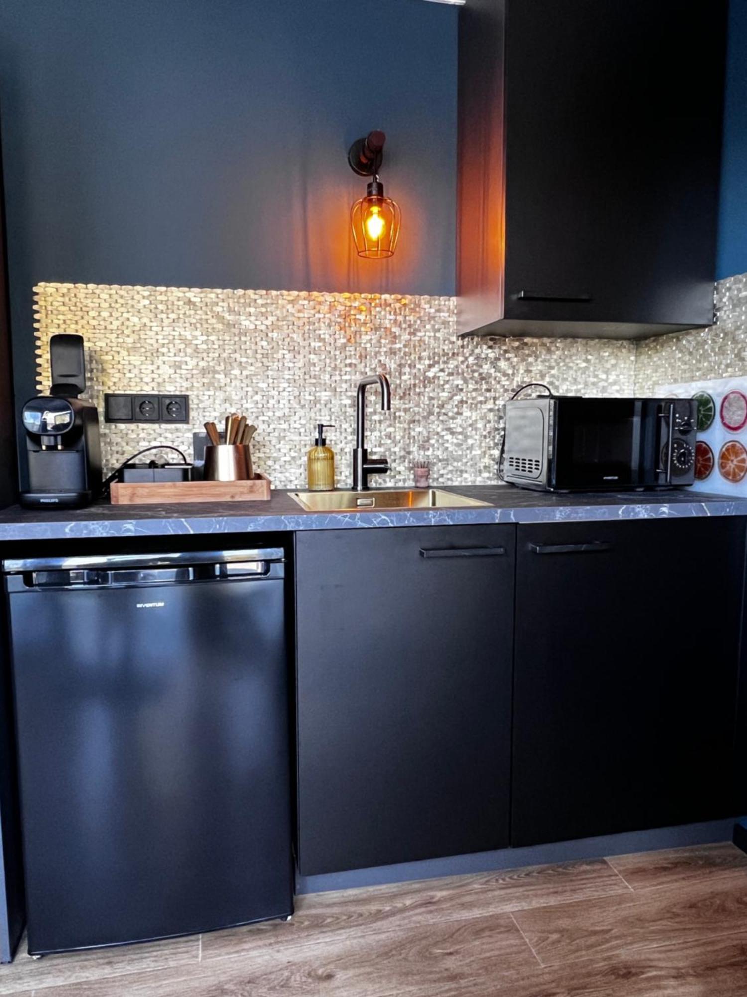 B&B Prive Tiny House Bij Zee Стеллендам Экстерьер фото