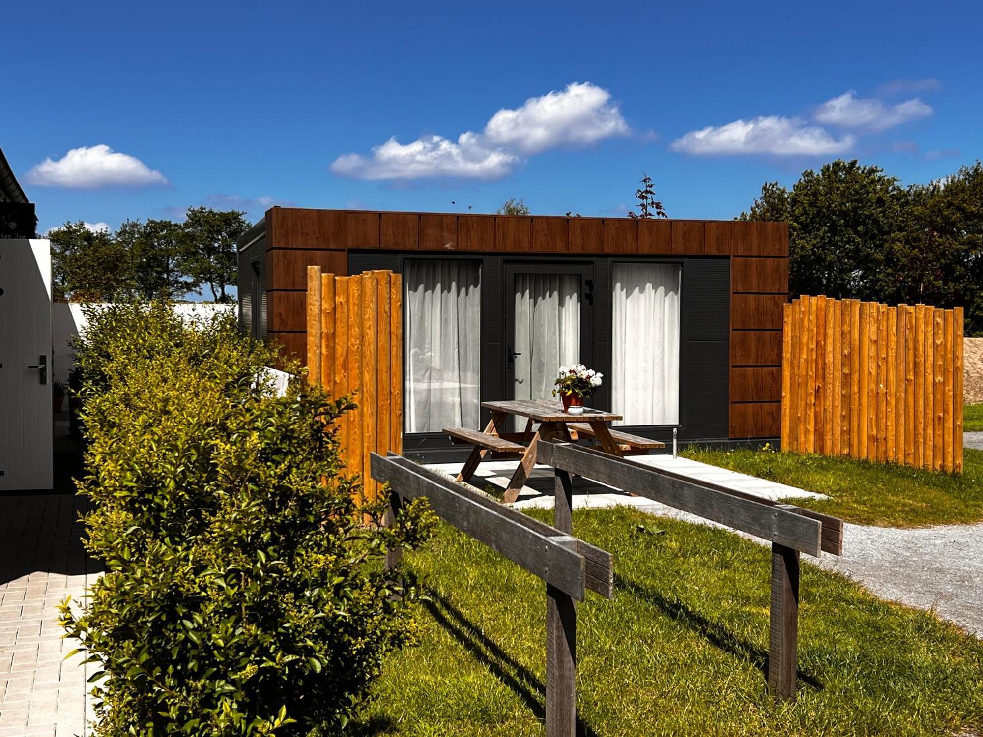 B&B Prive Tiny House Bij Zee Стеллендам Экстерьер фото