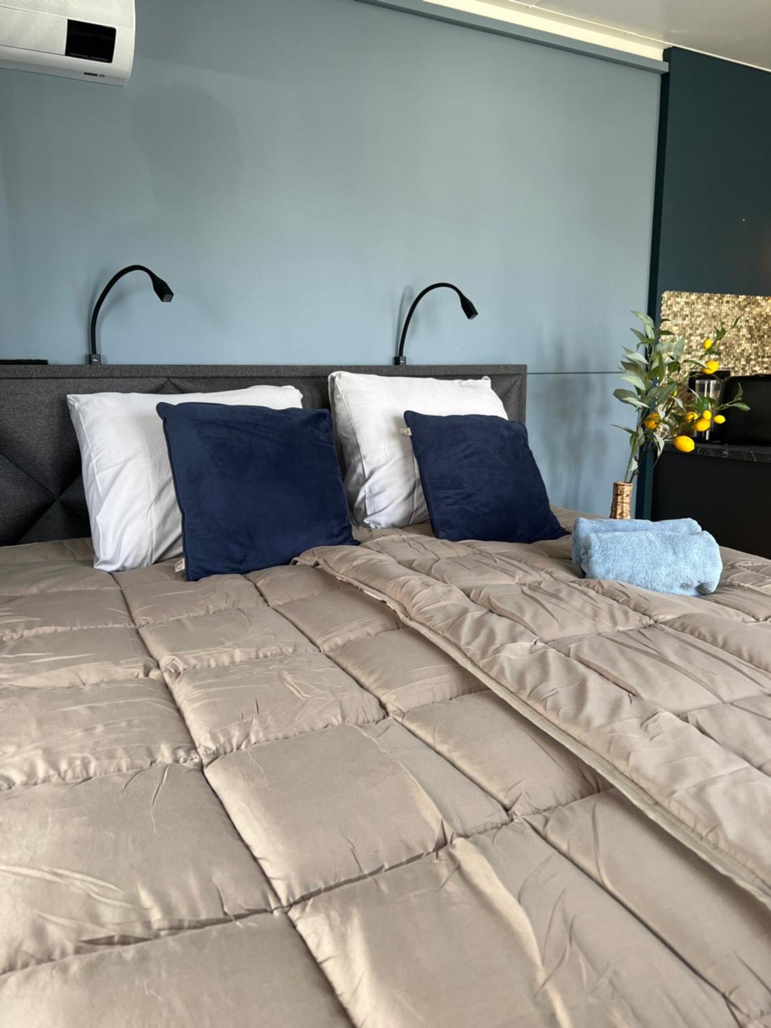 B&B Prive Tiny House Bij Zee Стеллендам Экстерьер фото